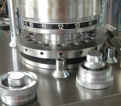 Máquina de tabletas rotativas aprobada por CE para fabricación a pequeña escala (ZPW17)